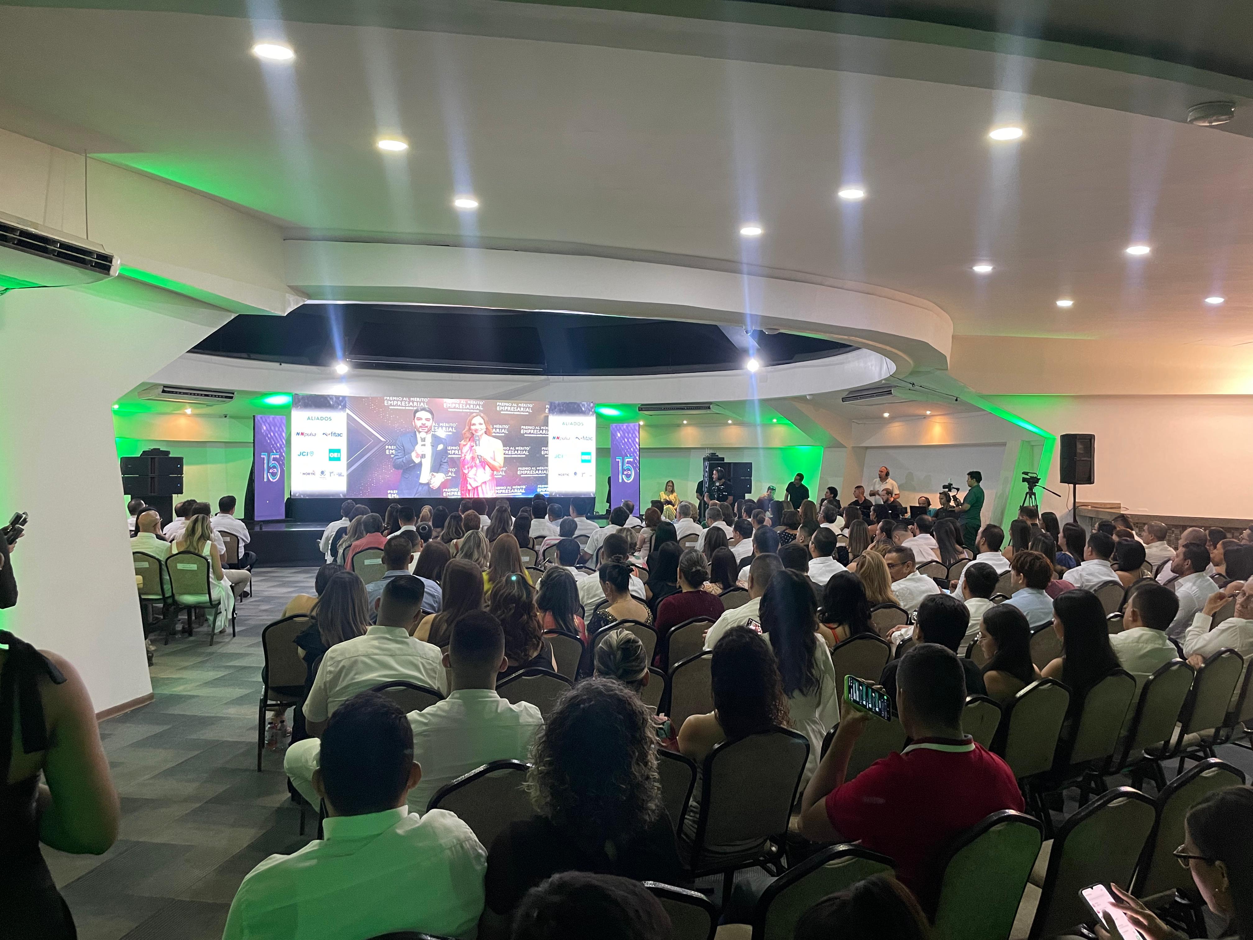 Premio al Mérito Empresarial de la Unisimón / Foto: Caracol Radio