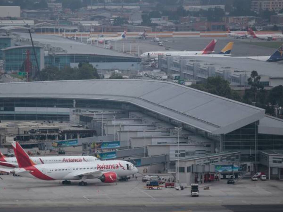 Lluvias generan retrasos en el aeropuerto El Dorado de Bogotá