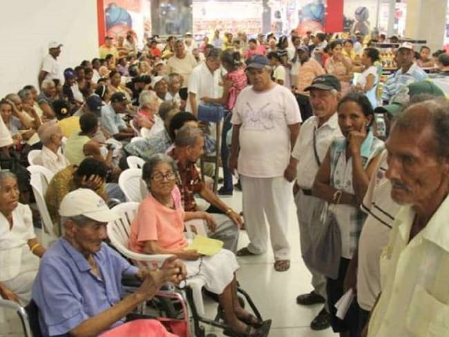 Segunda jornada de pagos de subsidios a los adultos mayores en Cartagena