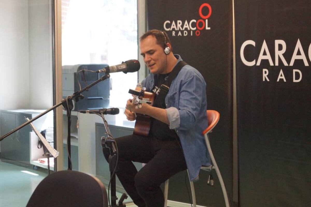 El cantante español despertó emoción con la interpretación de sus melodías