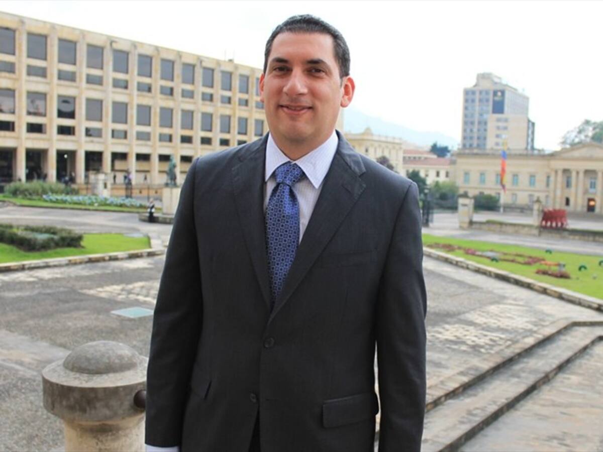 Aplazar o hundir la reforma tributaria no sería conveniente para el país: Luis Díaz