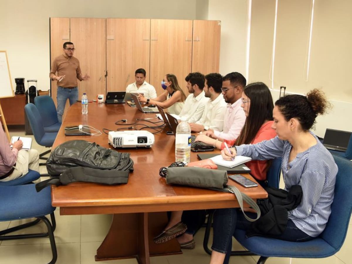 Transcaribe y la FDN avanzan en reestructuración financiera del sistema