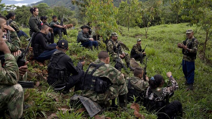 Pedagogía de las Farc con civiles estuvo acompañada de hombres armados. Foto: Associated Press - AP.