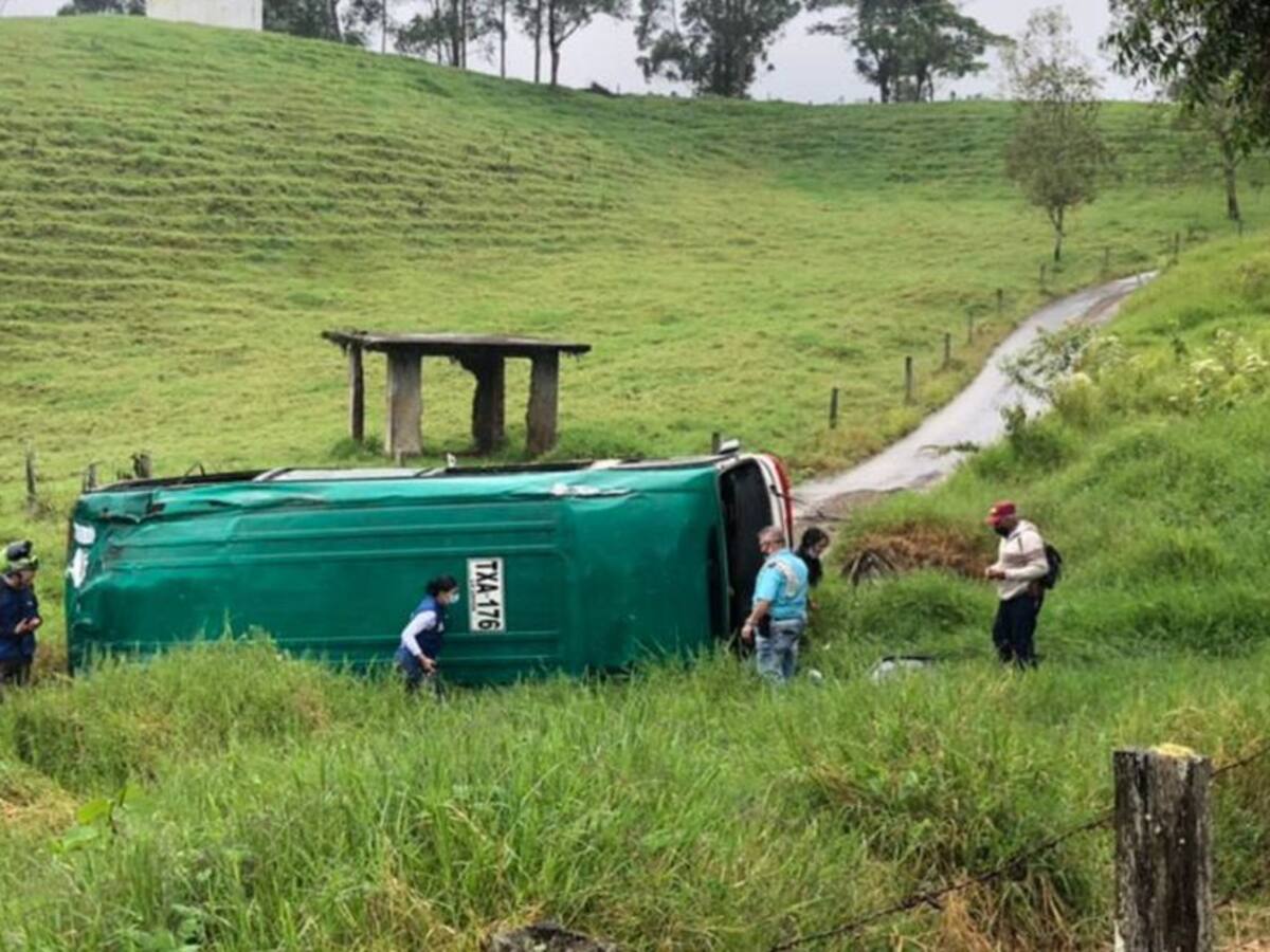6 heridos dejó accidente de tránsito en la vía Armenia-Pereira