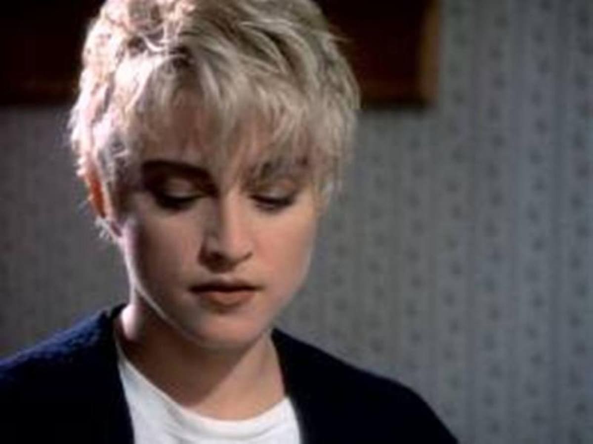 En 1986 al lanzar Papa Don’t Preach, la reina del pop generó controversia en torno al aborto, debido a las últimas frases de la canción “I’ll gonna keep my baby” (me quedo con mi bebé). Madonna al respecto pronunció que era de esperarse que todos interpretaran erróneamente la canción.