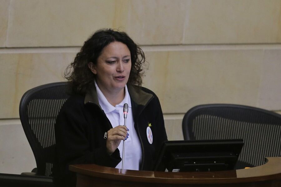 En diálogo con La W, la senadora Angélica Lozano se pronunció sobre su apoyo a Gustavo Petro en la segunda vuelta electoral.