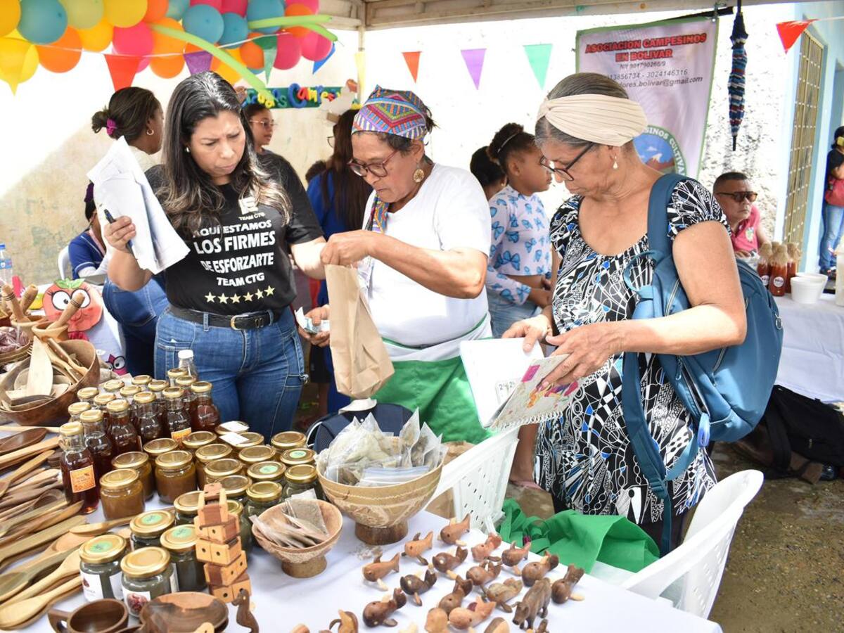 Encuentro de servicios, mercado campesino y emprendimiento en El Pozón organizado por PES PR