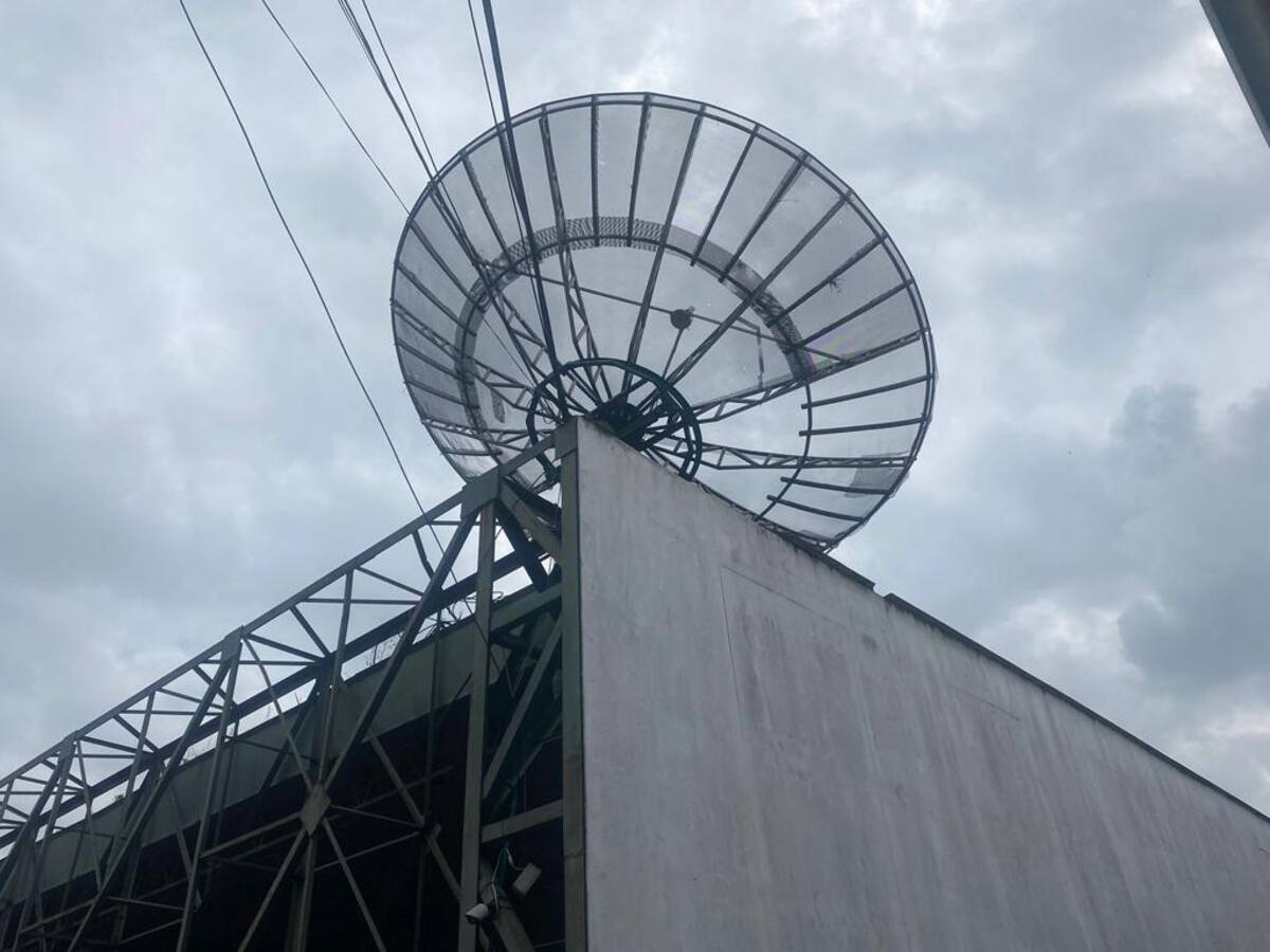 Ordenan el desmonte de las antenas ubicadas en el colegio Alfredo García de Pereira
