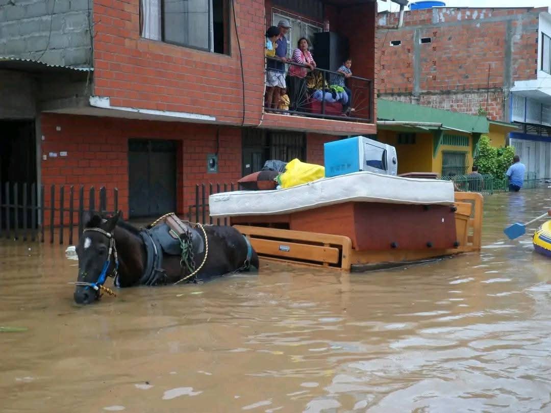 La creciente, que alcanzó los 11.5 metros. Foto Redes Sociales.