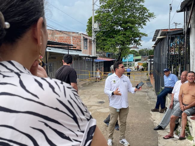 Habitantes del sector bloquearon el acceso a la Planta Kennedy para exigir soluciones al deterioro de la malla vial, el diálogo permitió levantar la protesta.