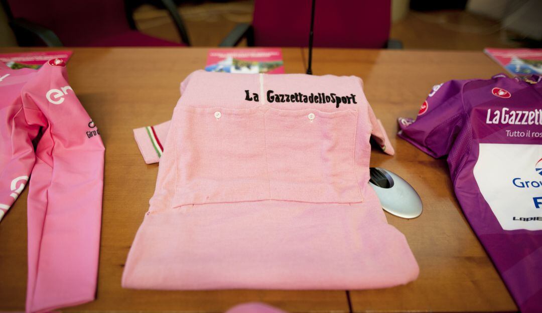 La Maglia Rosa, símbolo del Giro de Italia, celebra sus 90 años