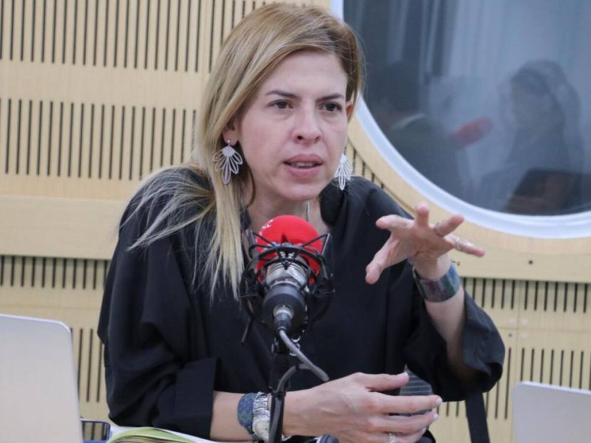 Suma de hechos hace pensar que las FFMM se están politizando: Lariza