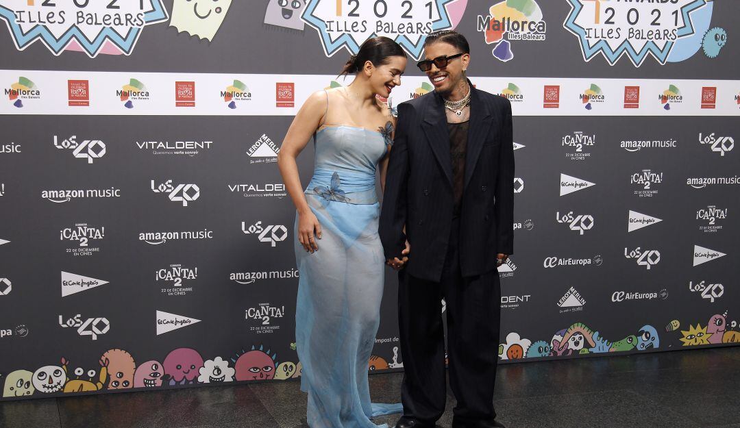 Rosalía y su novio Rauw Alejandro. 