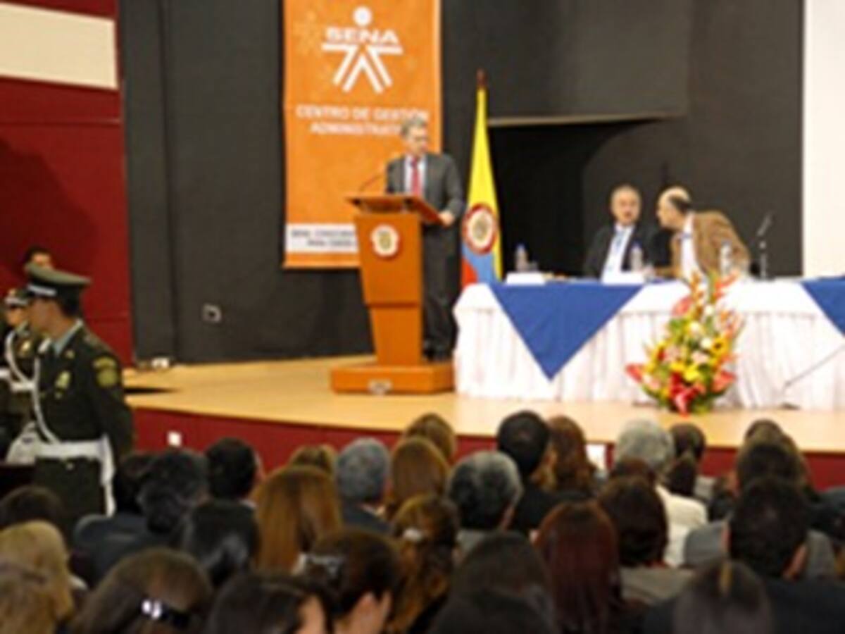 Uribe dice que no hizo del Sena un botín burocrático