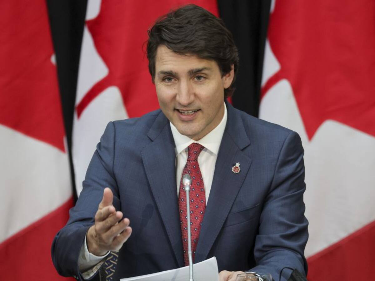 Trudeau presentó proyecto para congelar venta de armas cortas en Canadá