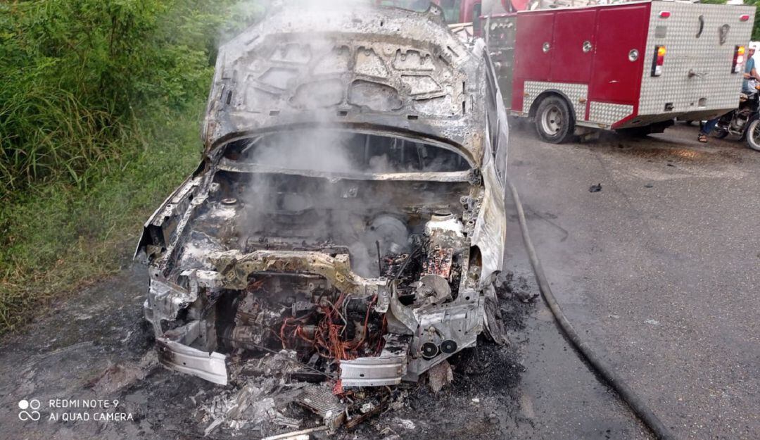 El incendio se presentó en la vía que conduce hacia el corregimiento de Bayunca