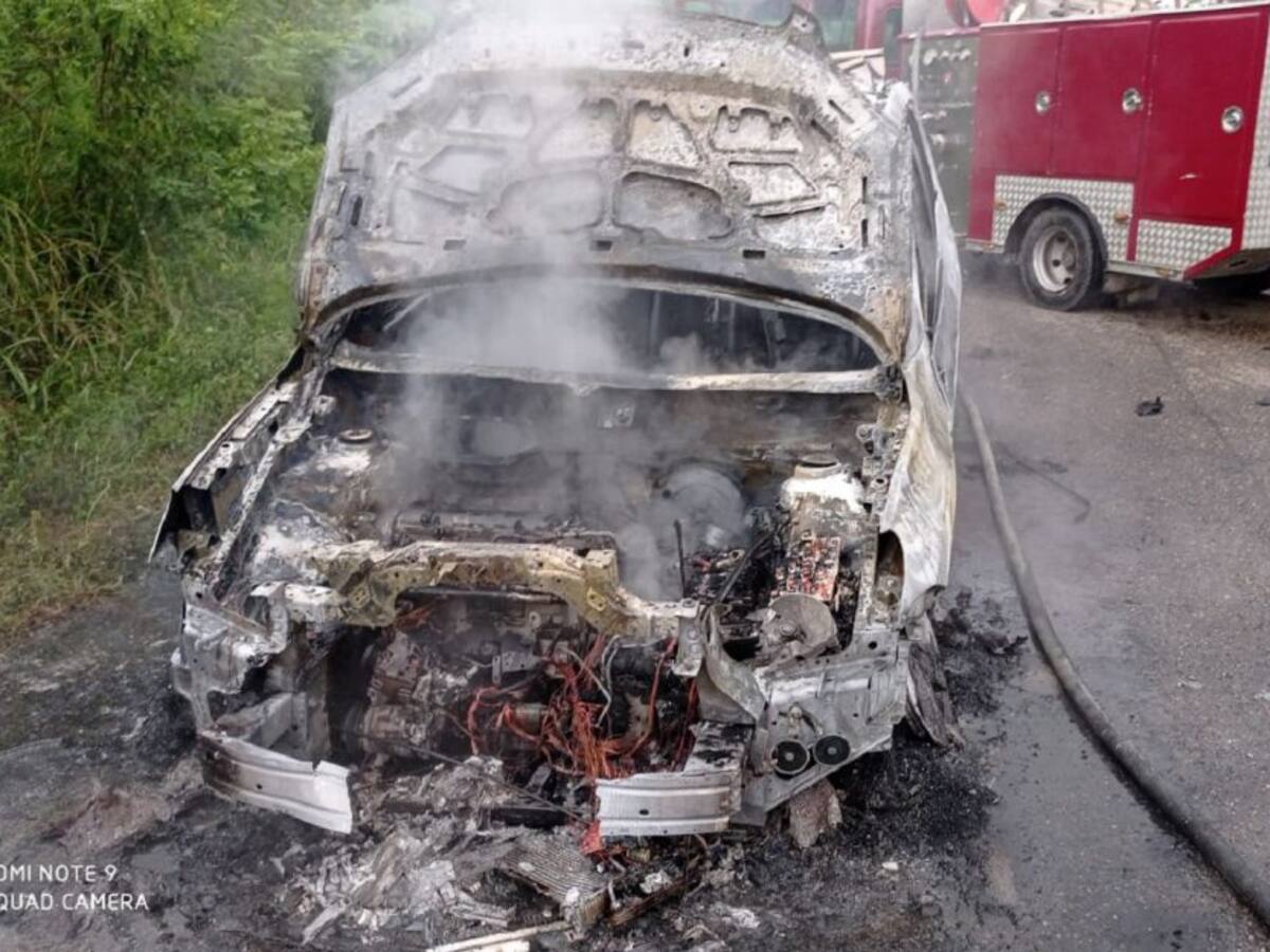 Vehículo se incendió en la entrada de Pontezuela en Cartagena