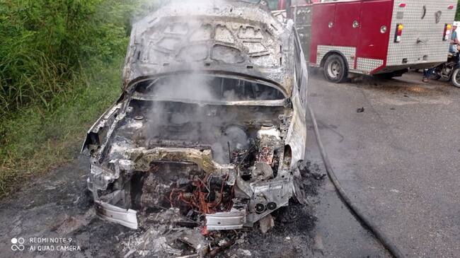 El incendio se presentó en la vía que conduce hacia el corregimiento de Bayunca