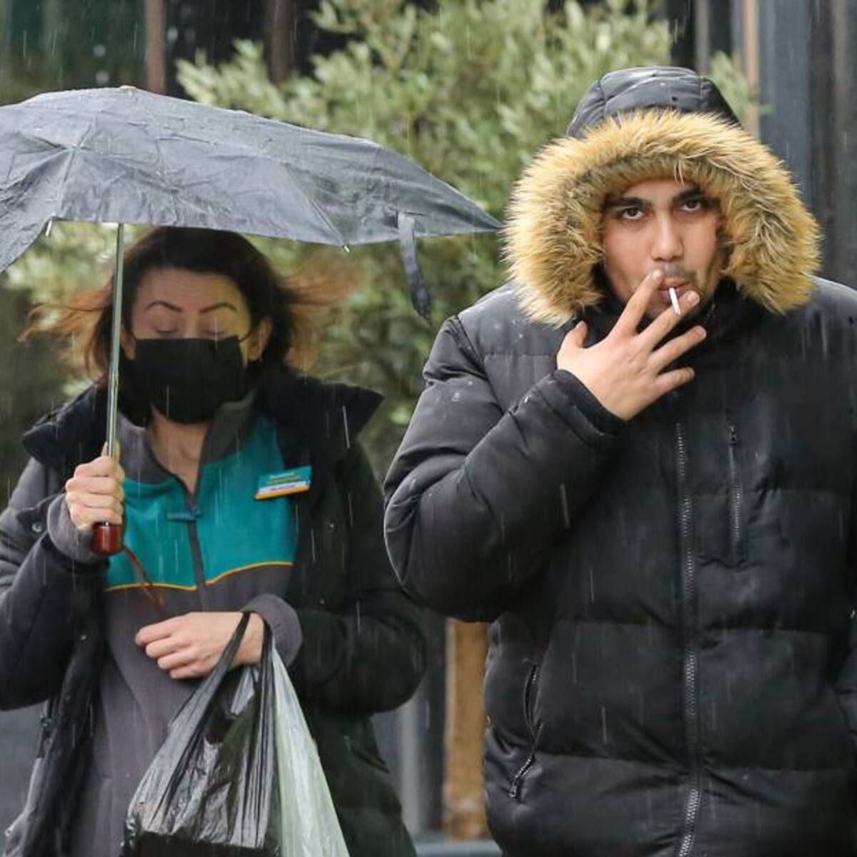 Informe de gobierno británico plantea aumentar cada año edad para comprar tabaco