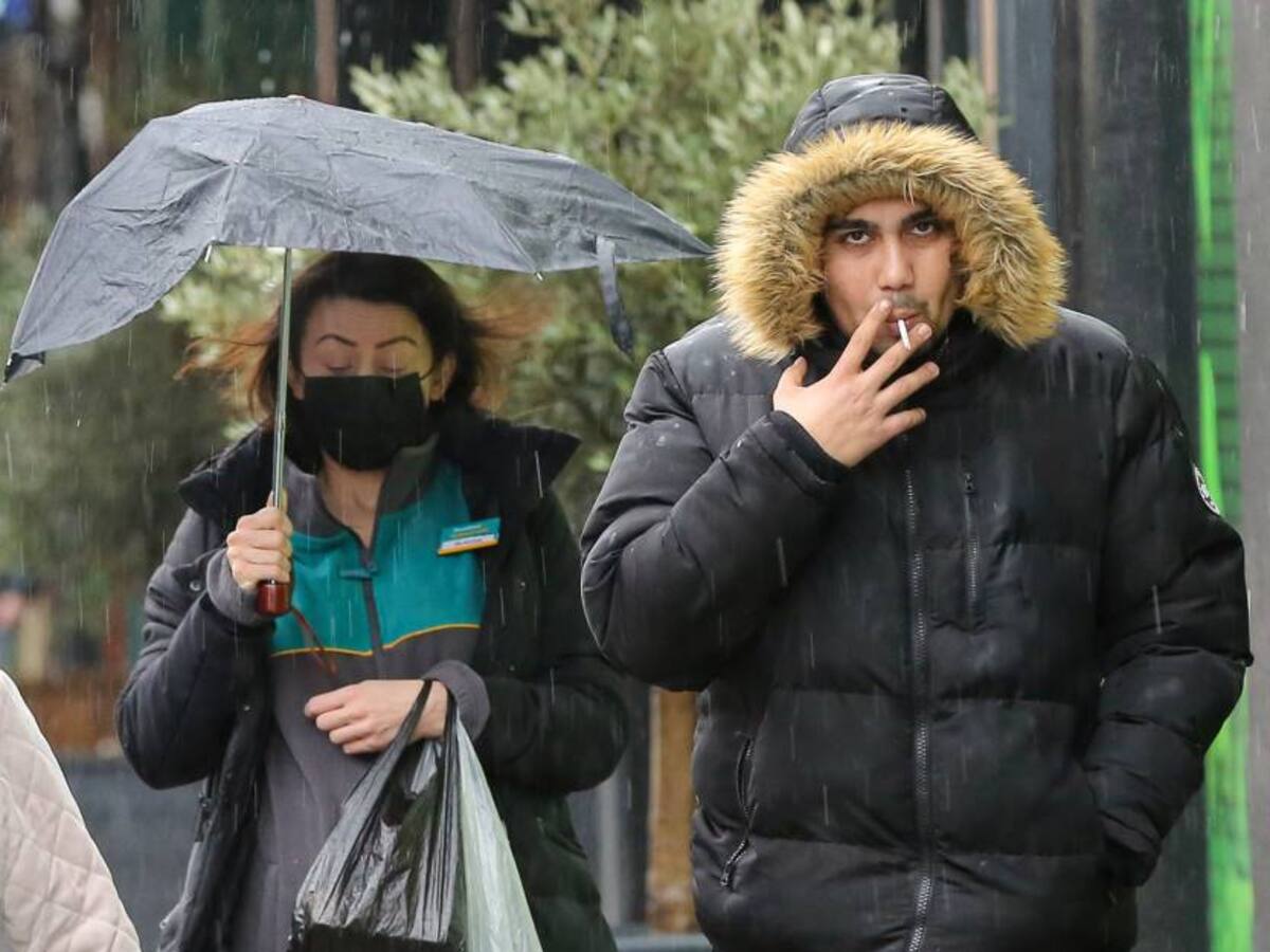 Informe de gobierno británico plantea aumentar cada año edad para comprar tabaco