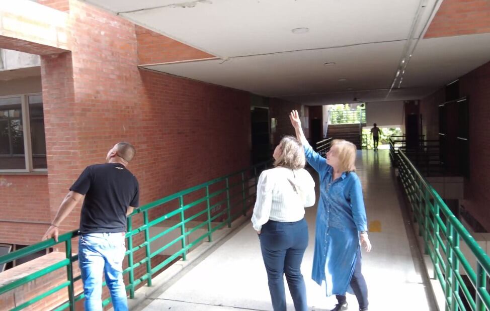 Daños en un colegio de Bucaramanga puso en riesgo a la comunidad educativa.
