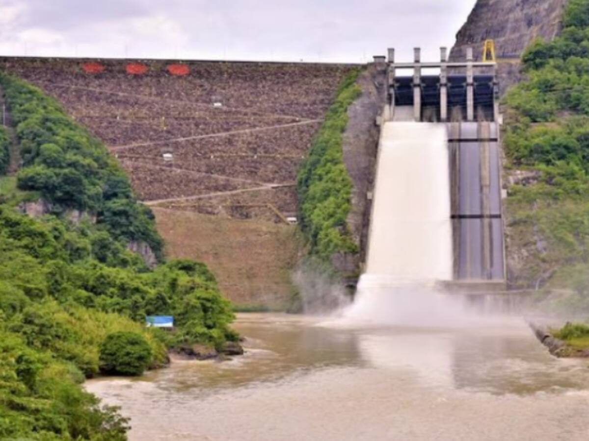 ISAGEN abre compuertas del Embalse Topocoro por aumento de lluvias en la cuenca del Río Sogamoso