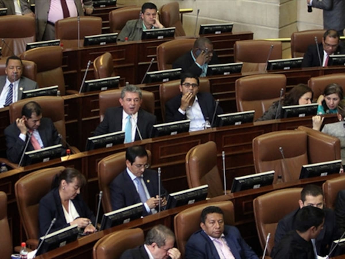 Congresistas le piden a Santos que destrabe el proceso de paz