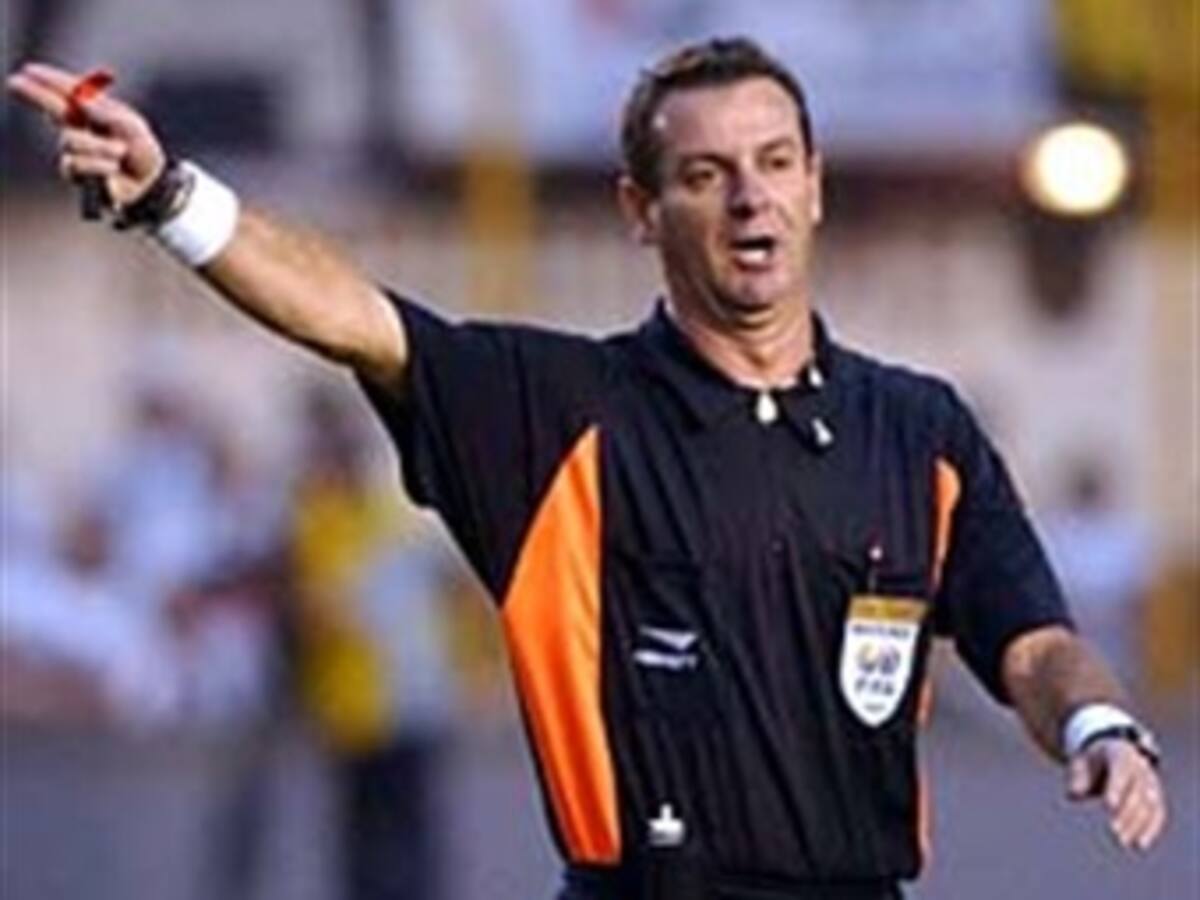 Responsable de árbitros de FIFA respalda a jueces en el Mundial