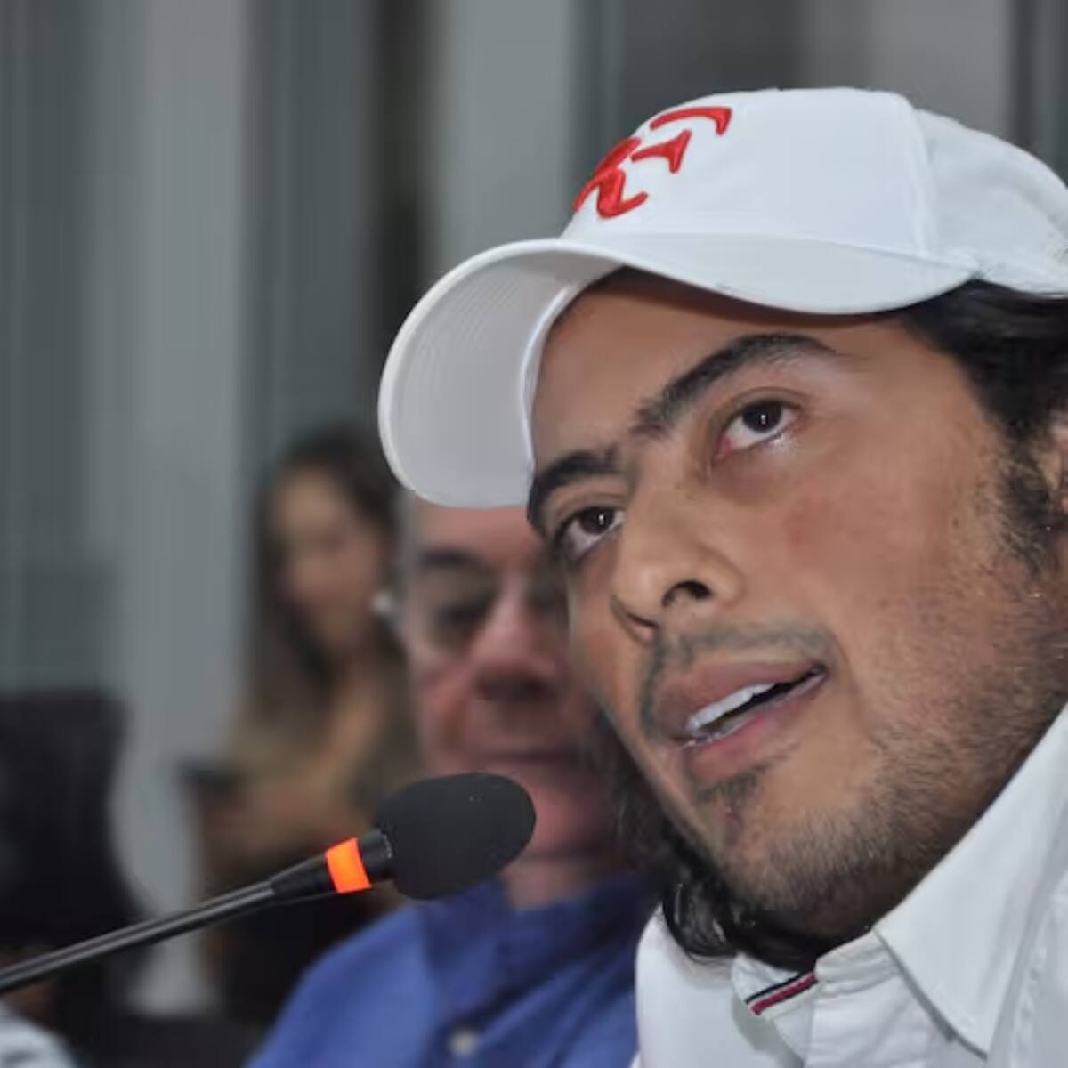 ¿Qué dijo la defensa de Nicolás Petro de que no cotiza salud y figura como beneficiario?