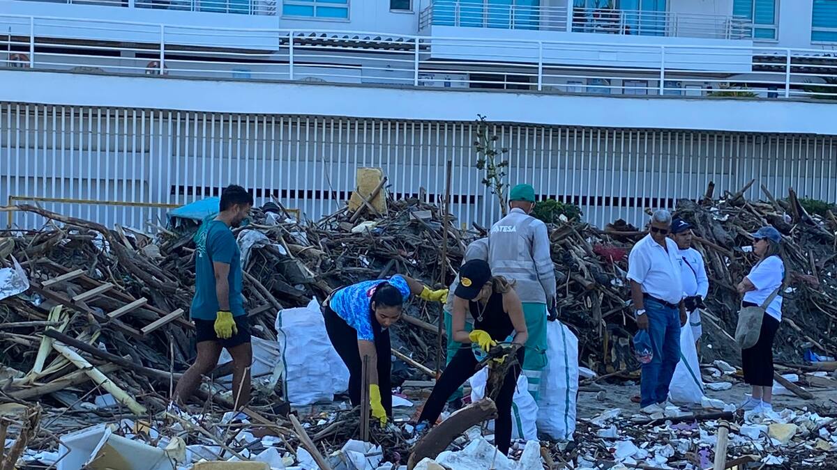 Retirados 280 metros cúbicos de residuos en la playa Los Cocos de Santa Marta