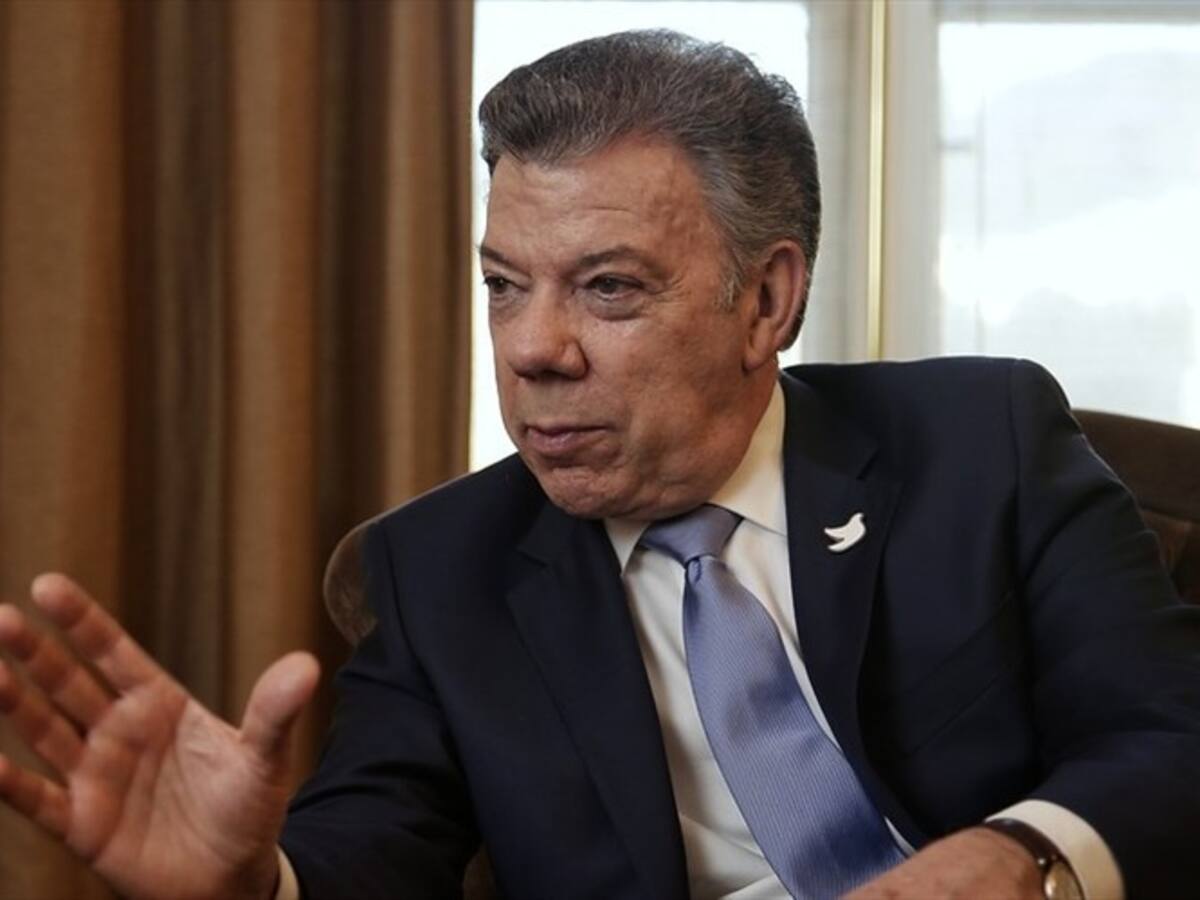 Santos dice que la ayuda que brindó Venezuela no detendrá sus cuestionamientos