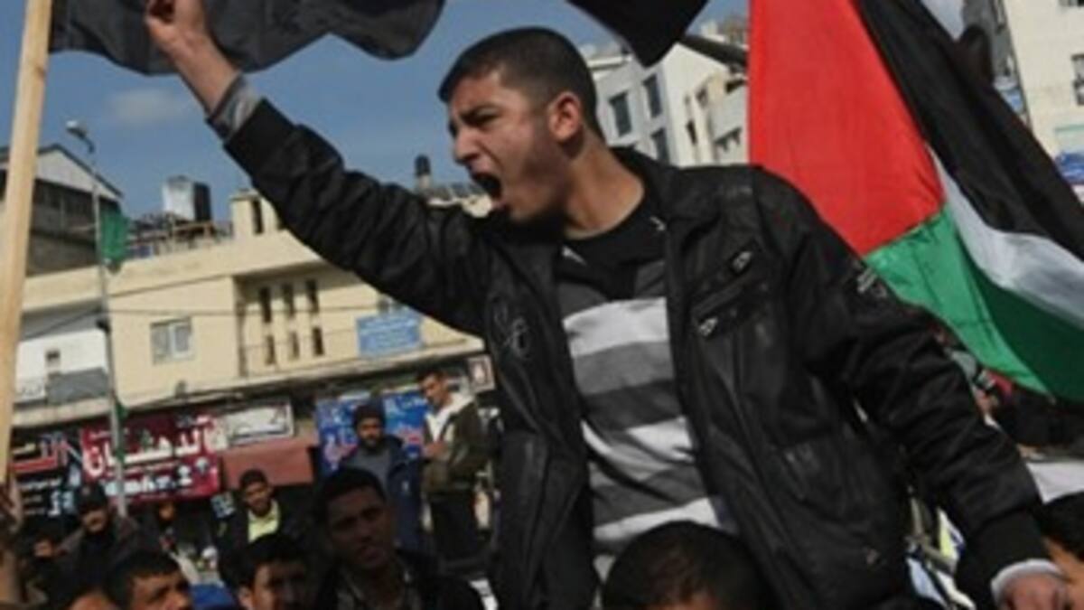 Miles de egipcios se manifiestan después de que Mubarak se librara de la pena de muerte