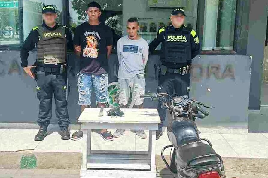 Capturados dos presuntos delincuentes con una pistola 9 milímetros