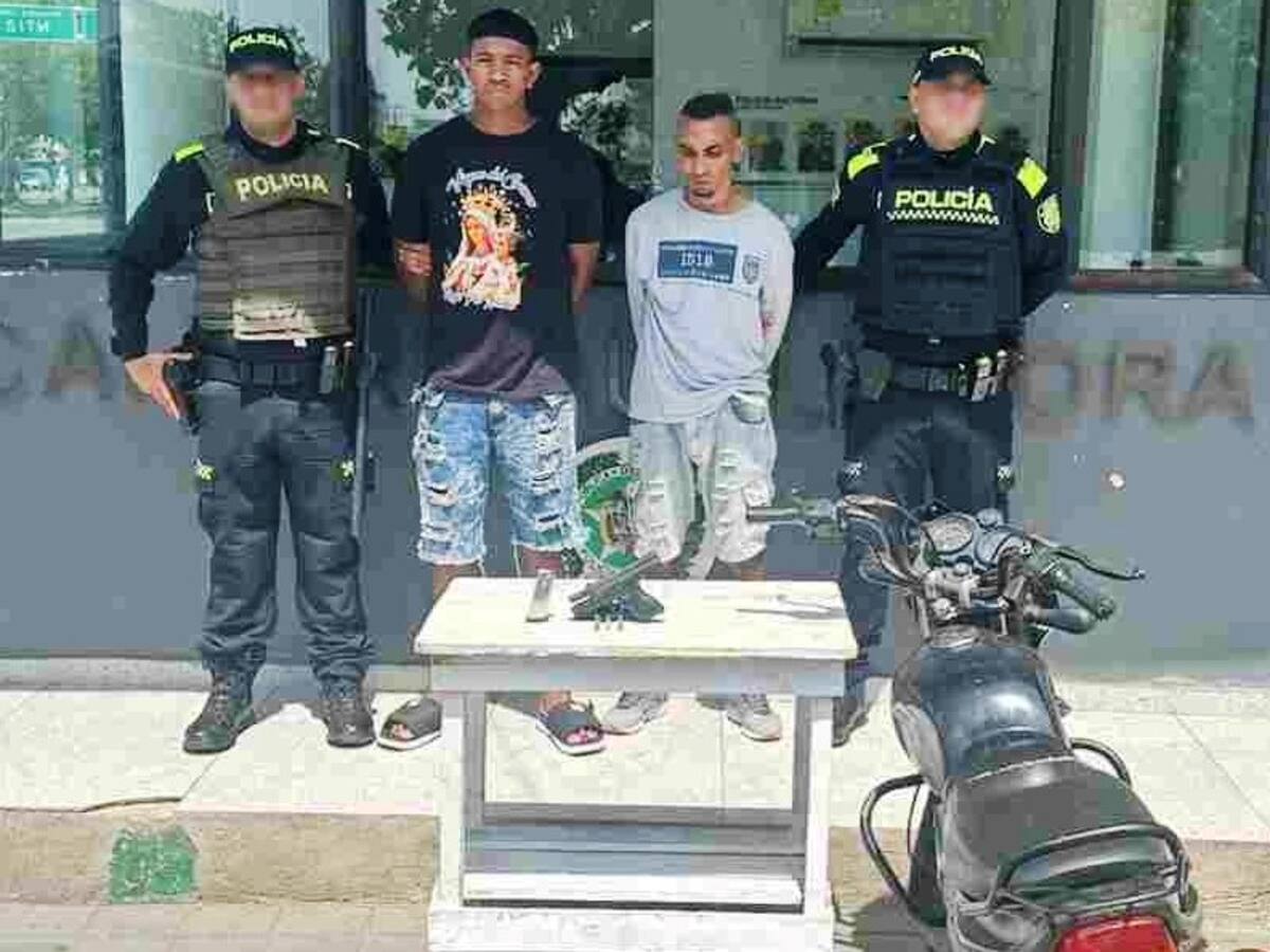 Capturados dos presuntos delincuentes con una pistola 9 milímetros