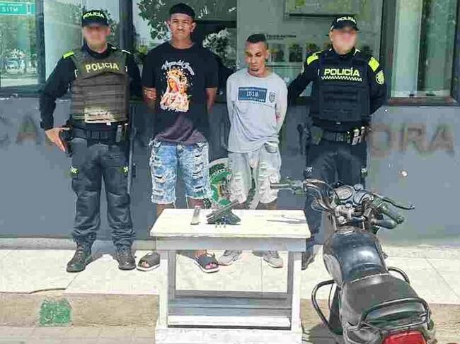 Capturados dos presuntos delincuentes con una pistola 9 milímetros