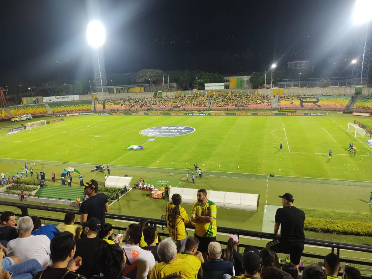 VIDEO: Hincha le narra el partido a un amigo en condición de discapacidad visual