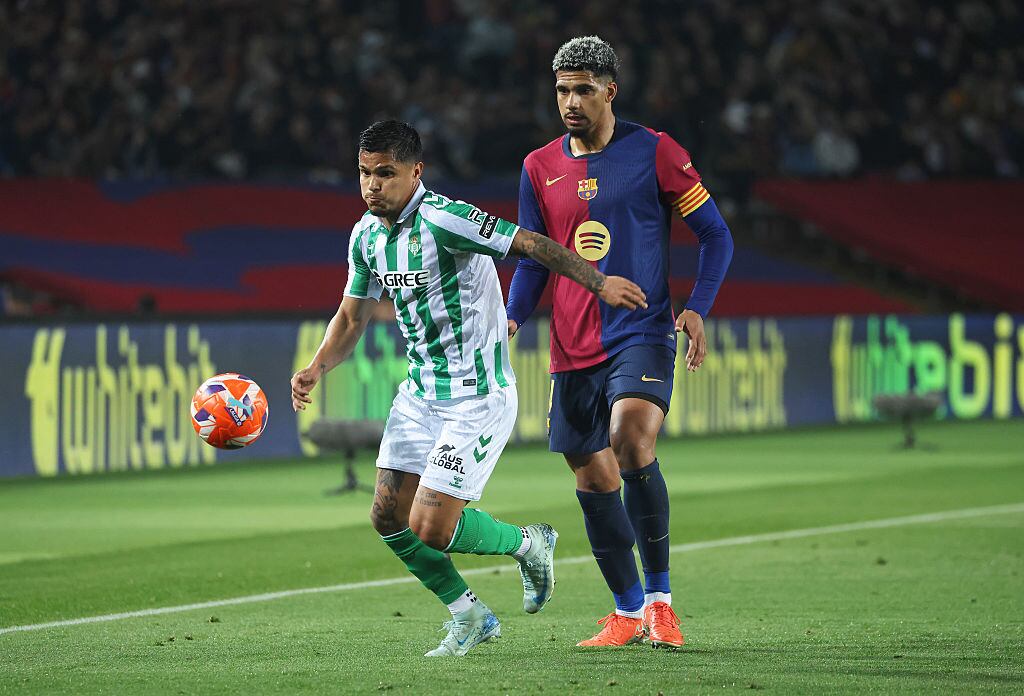 Cucho Hernández y Ronald Araujo / Getty Images