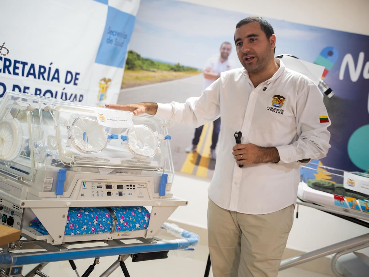 Gobernador de Bolívar entregó dotación de equipos médicos en hospitales de Zambrano y Mahates