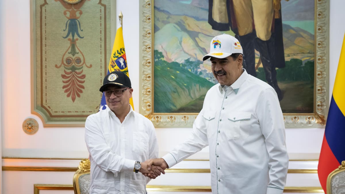 Al Oído | Petro: duro con empresarios y periodistas, diplomático con Maduro, el dictador