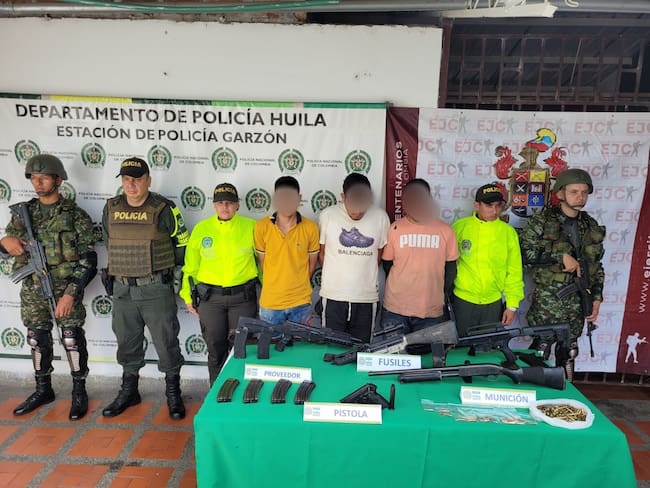 Disidentes FARC capturados por secuestro en el Huila. Cortesía: Ejército Nacional.
