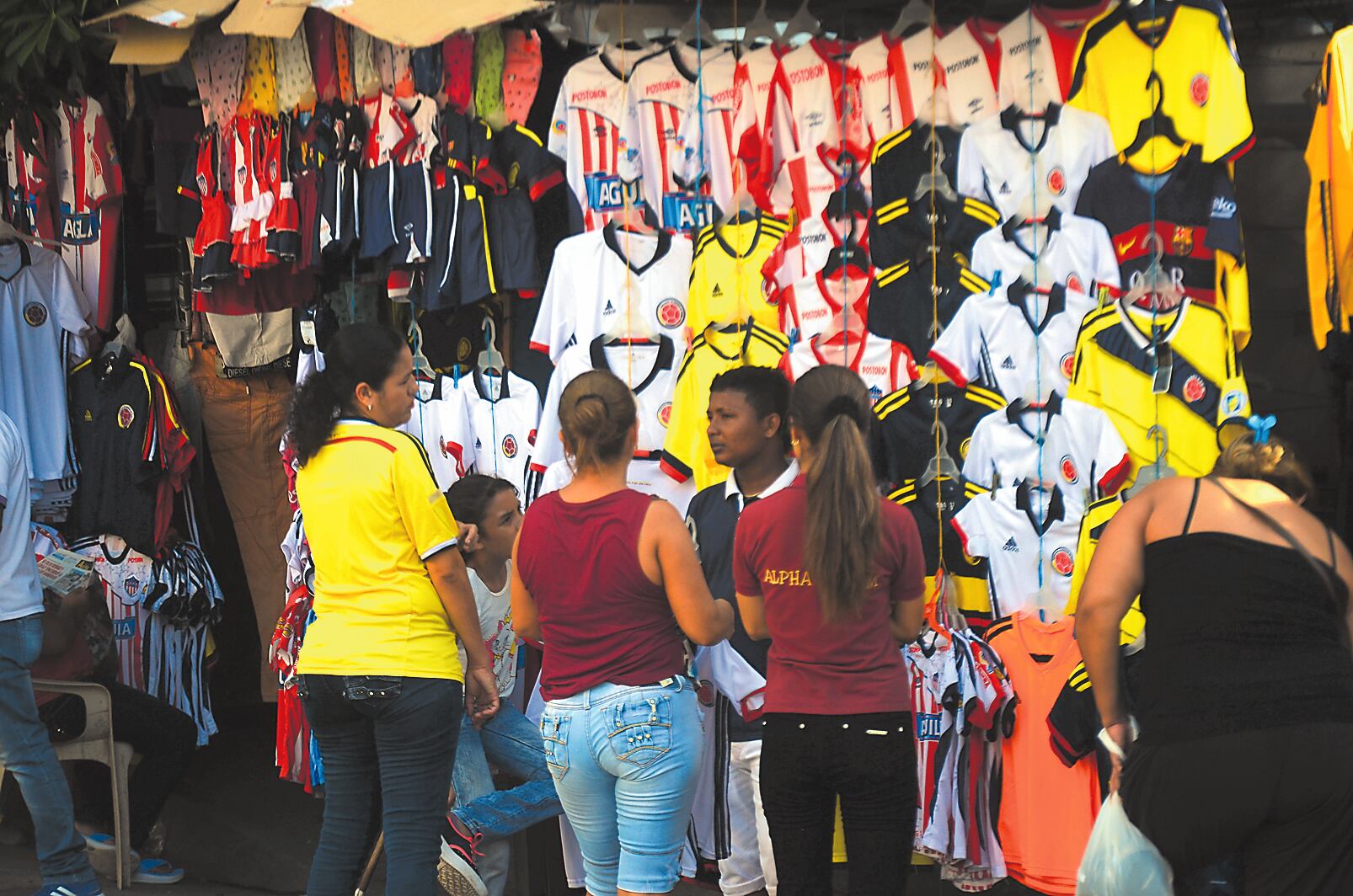 Vendedor camisetas selección Colombia / Foto: Referencia