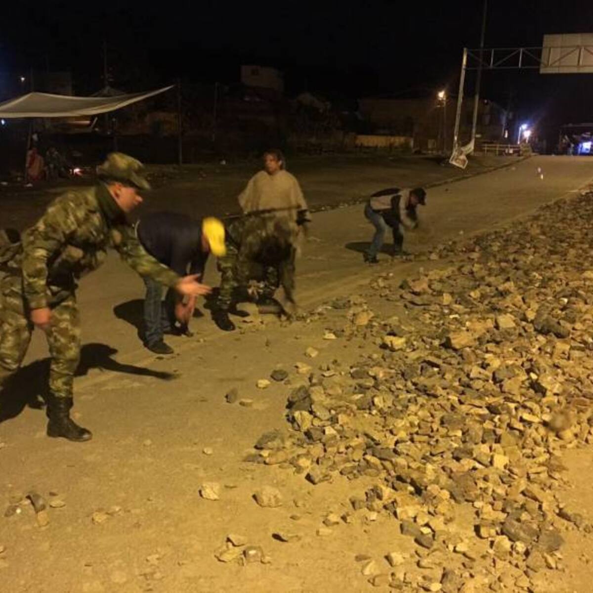 En la vía Tibasosa-Sogamoso, camioneros en paro sólo permitirán el paso de vehículos particulares