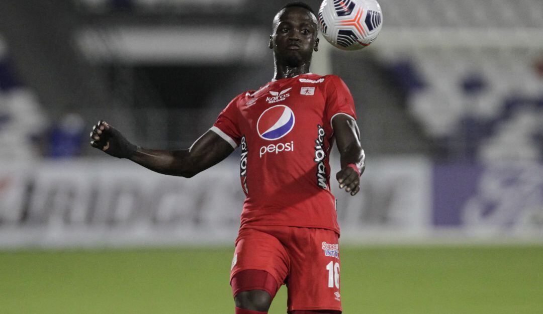 América de Cali se mide a Paranaense en la Copa Sudamericana.