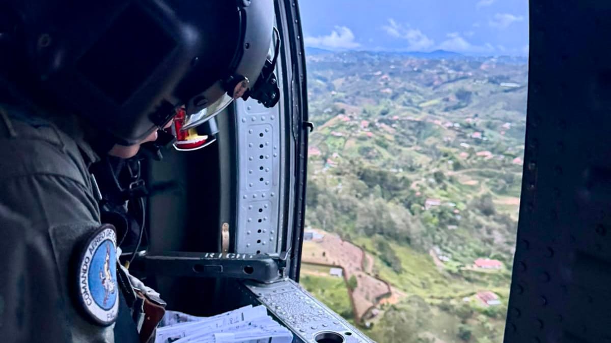 Con volantes de los más buscados lanzados desde el aire buscan contrarrestar acciones terroristas