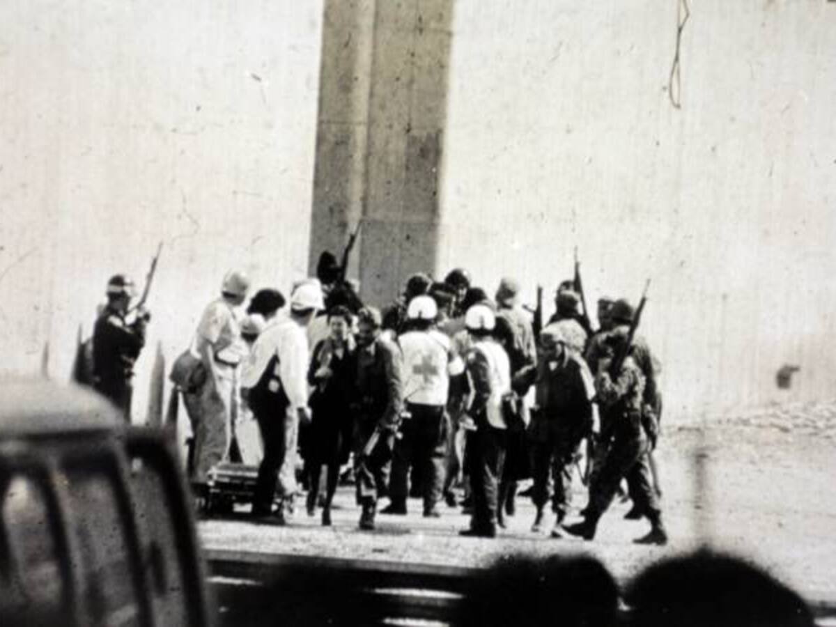 Se escuchan una serie de disparos dentro del Palacio de Justicia