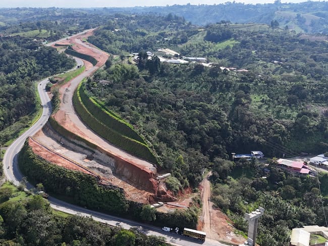 Ataques y hurtos de volquetas ponen en riesgo la doble calzada Popayán – Santander de Quilichao