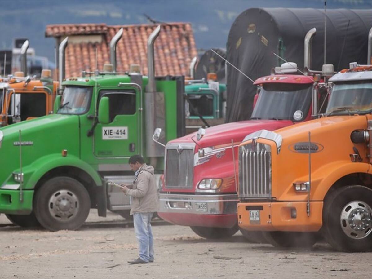 Comisión del Senado buscará poner fin al paro camionero