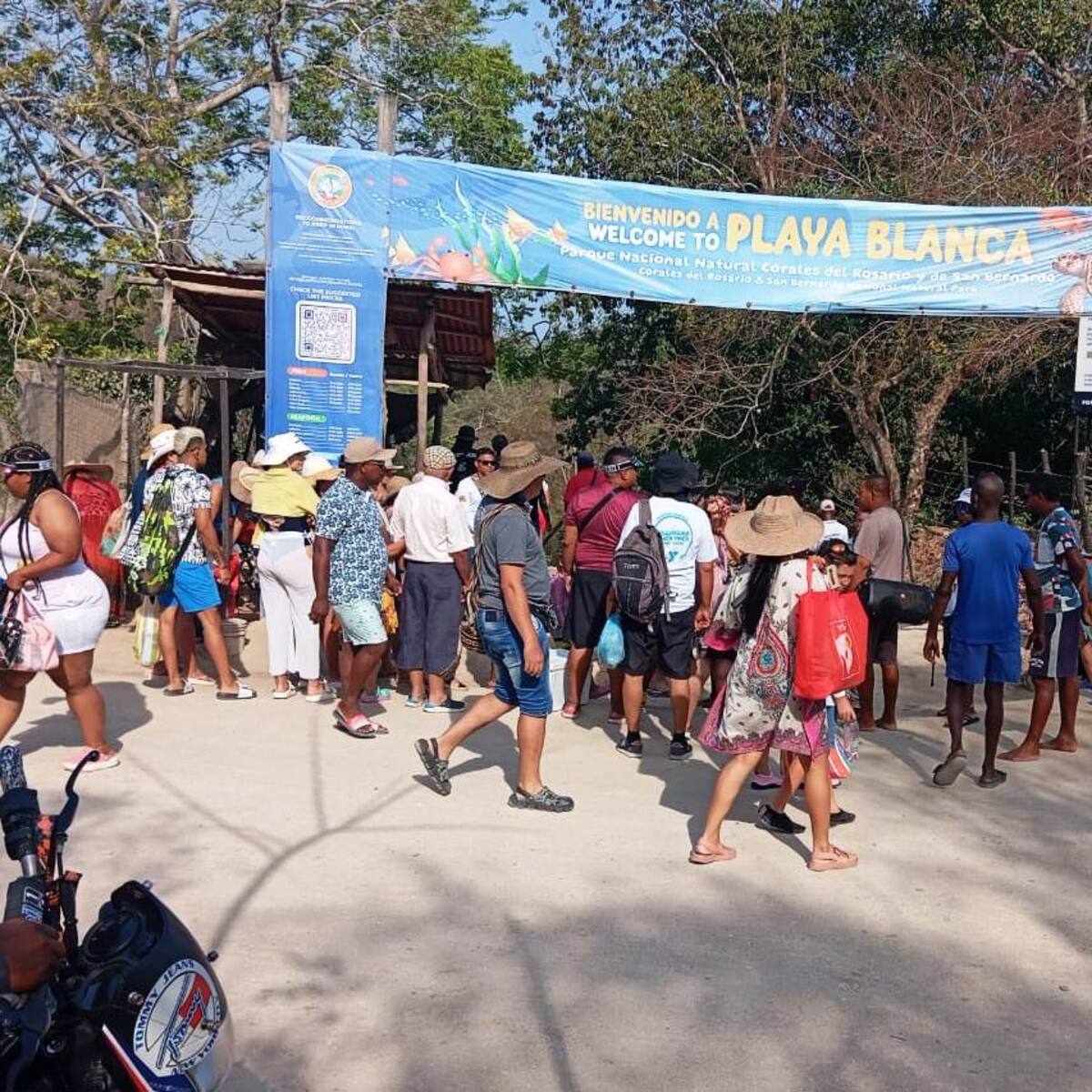 Dumek Turbay aclara polémica por cobro de seguro obligatorio para entrar a Playa Blanca