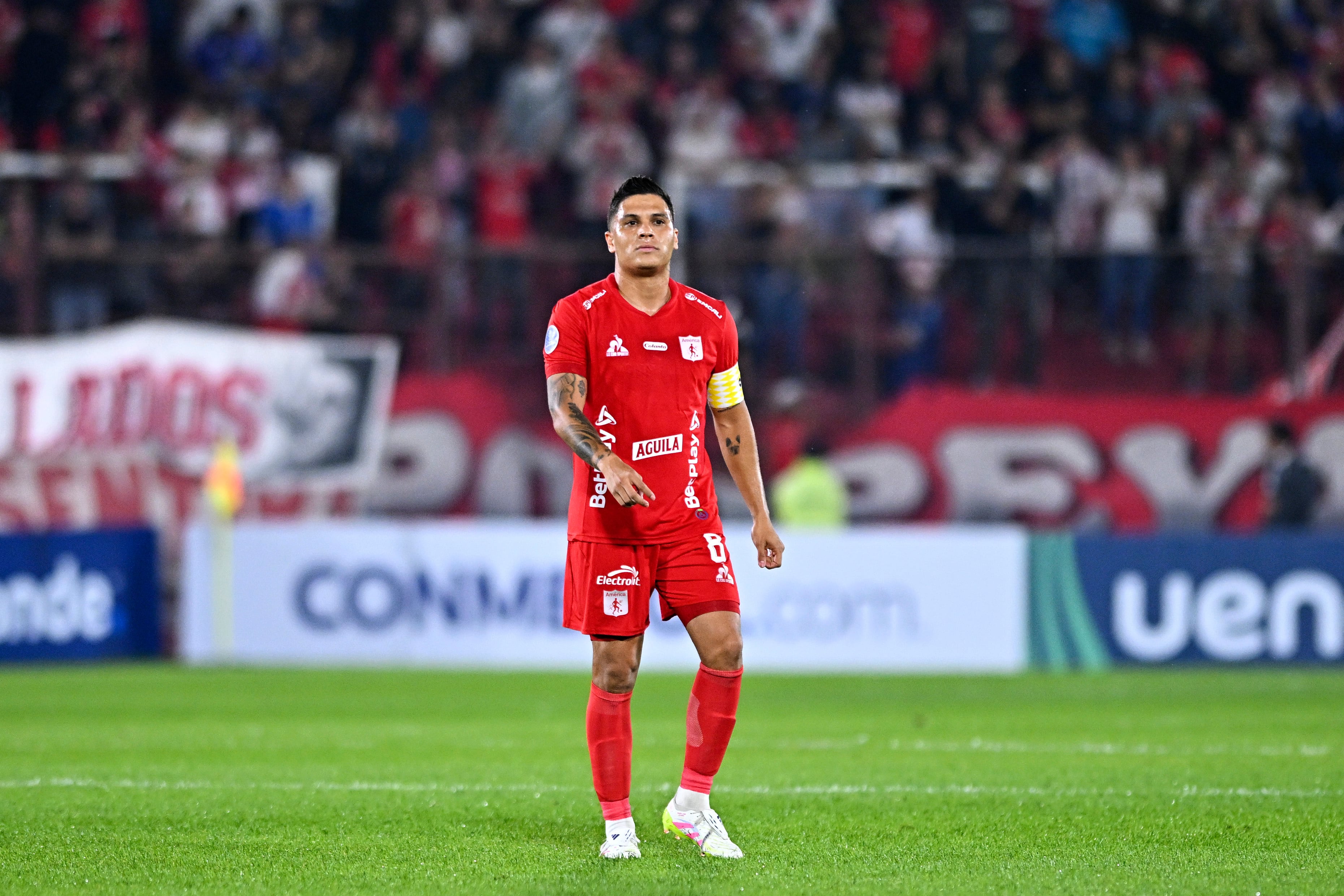 Juan Fernando Quintero aclaró los rumores de una supuesta salida del América de Cali por estafa. (Photo by Rodrigo Valle/Getty Images)