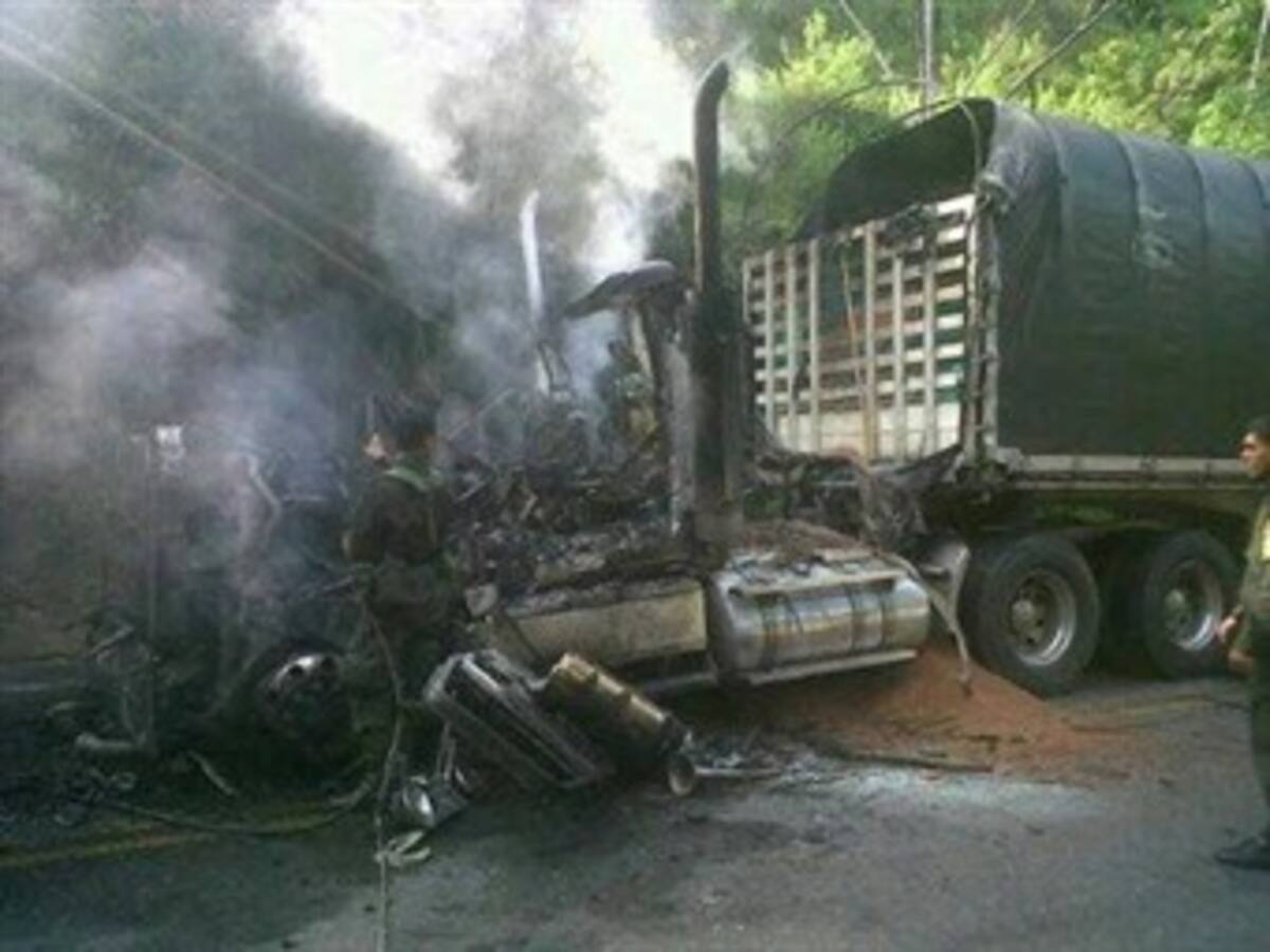 Incineran dos camiones en la vía Medellín - Costa Atlántica